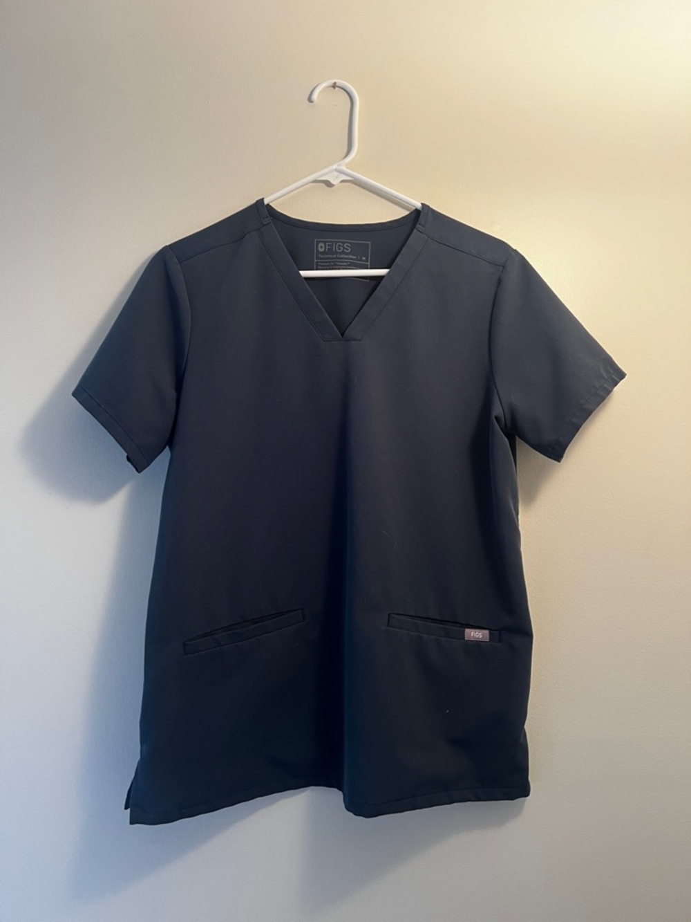 FIGS Women’s Scrub Set in Charcoal Grey